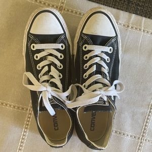 Black Lowtop Converse